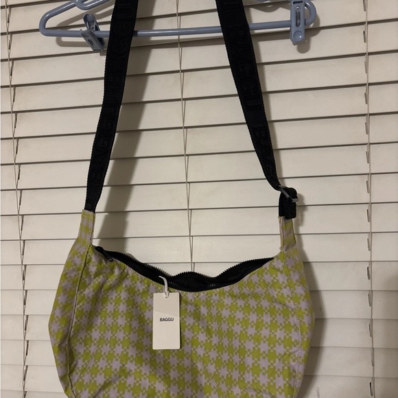 NWT Baggu Medium Nylon Crescent Bag in Pink Pistachio Pixel Gingham - Picture 4 of 9